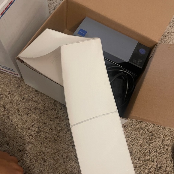 Rollo thermal printer with shipping labels and small labels - Picture 4 of 4